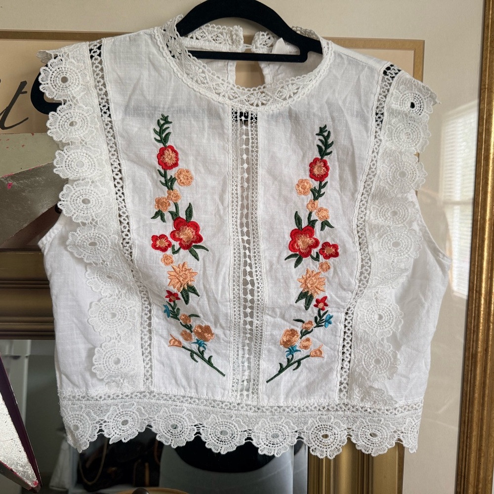 Embroidered White Lace Crop Top with Floral Detail